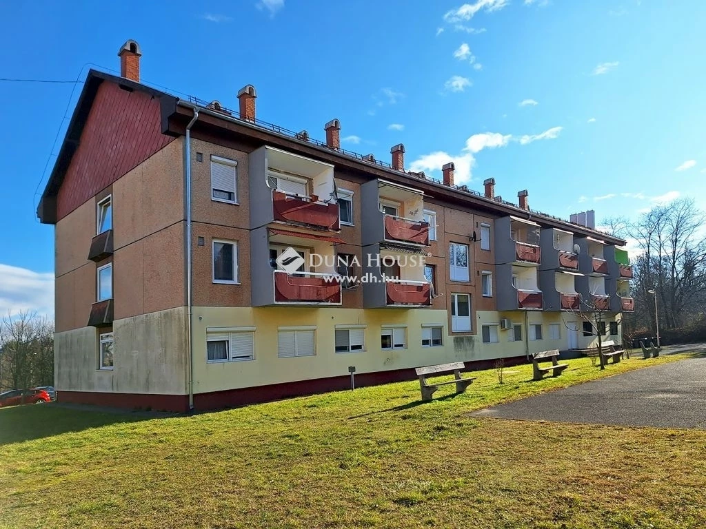 For sale panel flat, Bakonyszentlászló, Fenyves utca