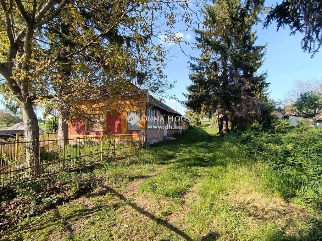 6732 m2 területtel, felújítandó ház, Csatka