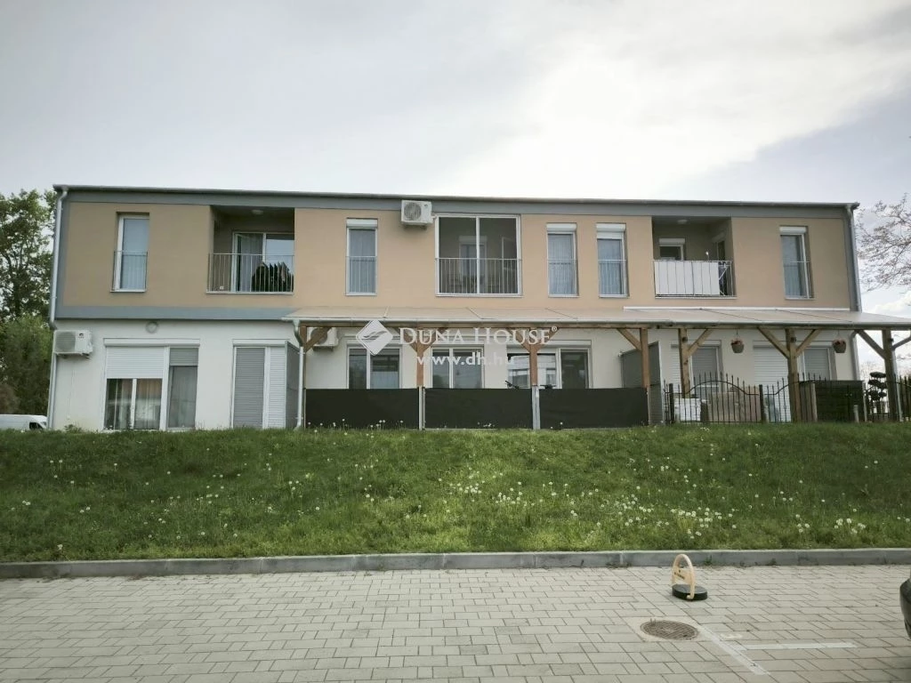 Eladó lakás, Dunaszeg