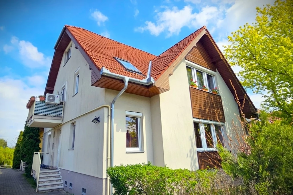 Eladó lakás, Győr