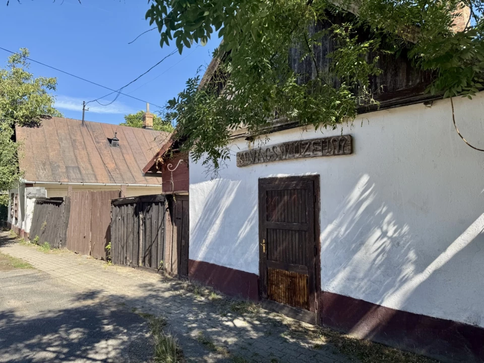 c3-1-name c2-1-name, Dunaújváros, Magyar út