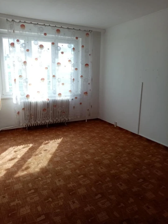 Eladó panellakás, Dunaújváros, Római körút