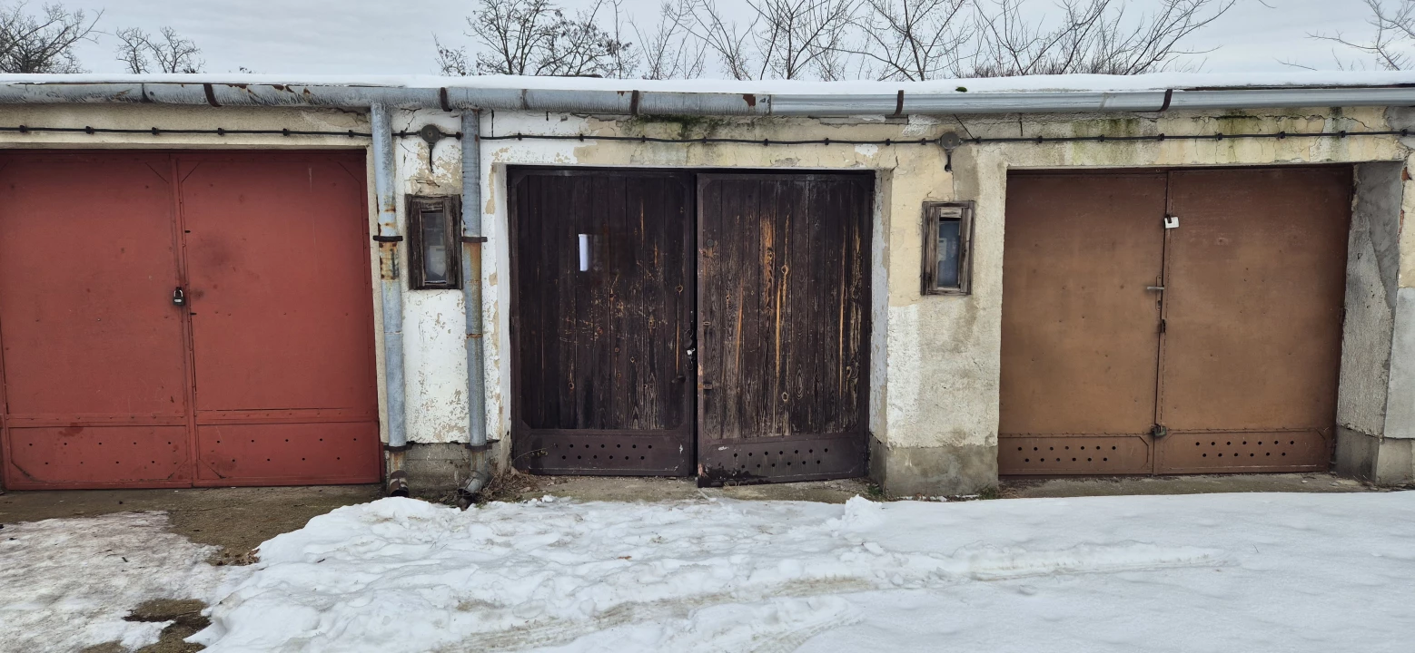 Eladó egyedi garázs, Debrecen