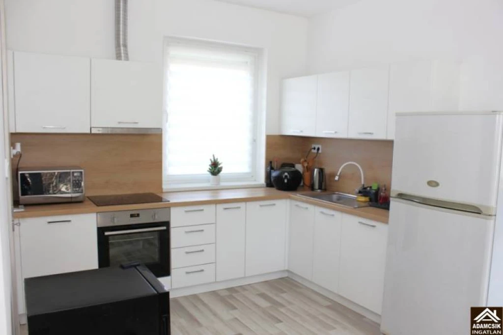 Eladó Ikerház, Dabas, Városközpont, 93nm, 99990000 Ft