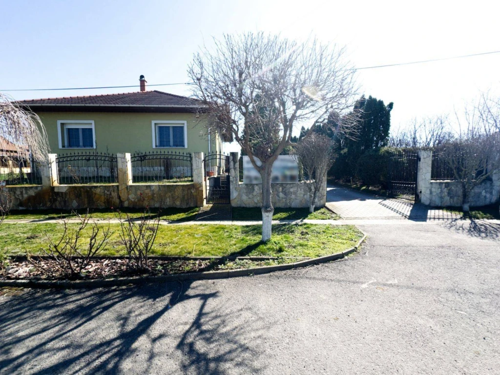 Eladó Családi ház, Abádszalók,  Nincs megadva, 100nm, 70000000 Ft