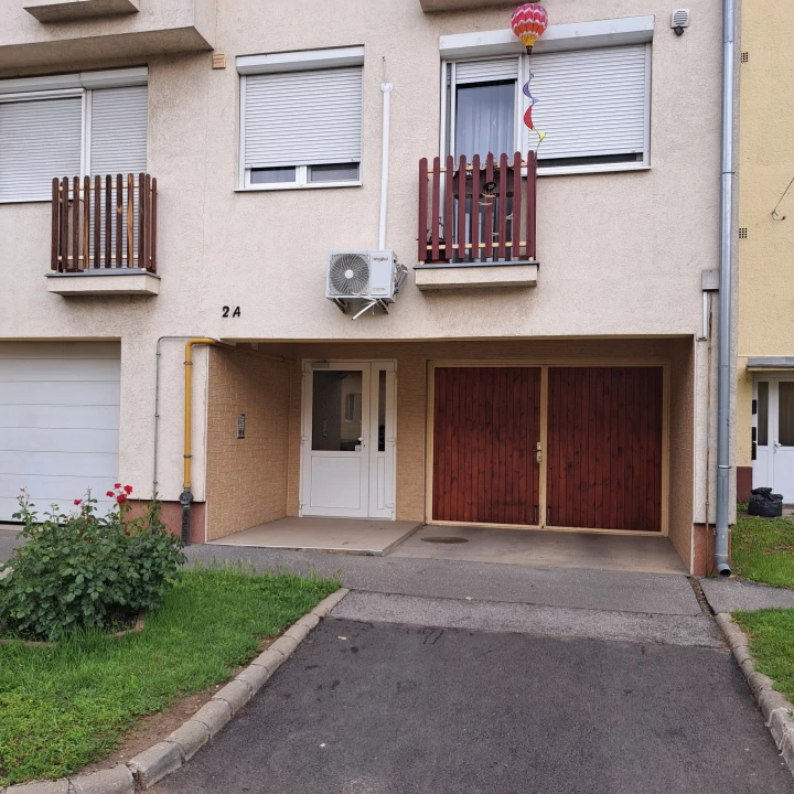 For sale detached garage, Szolnok