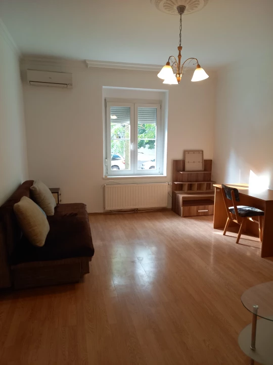 For rent brick flat, Szolnok