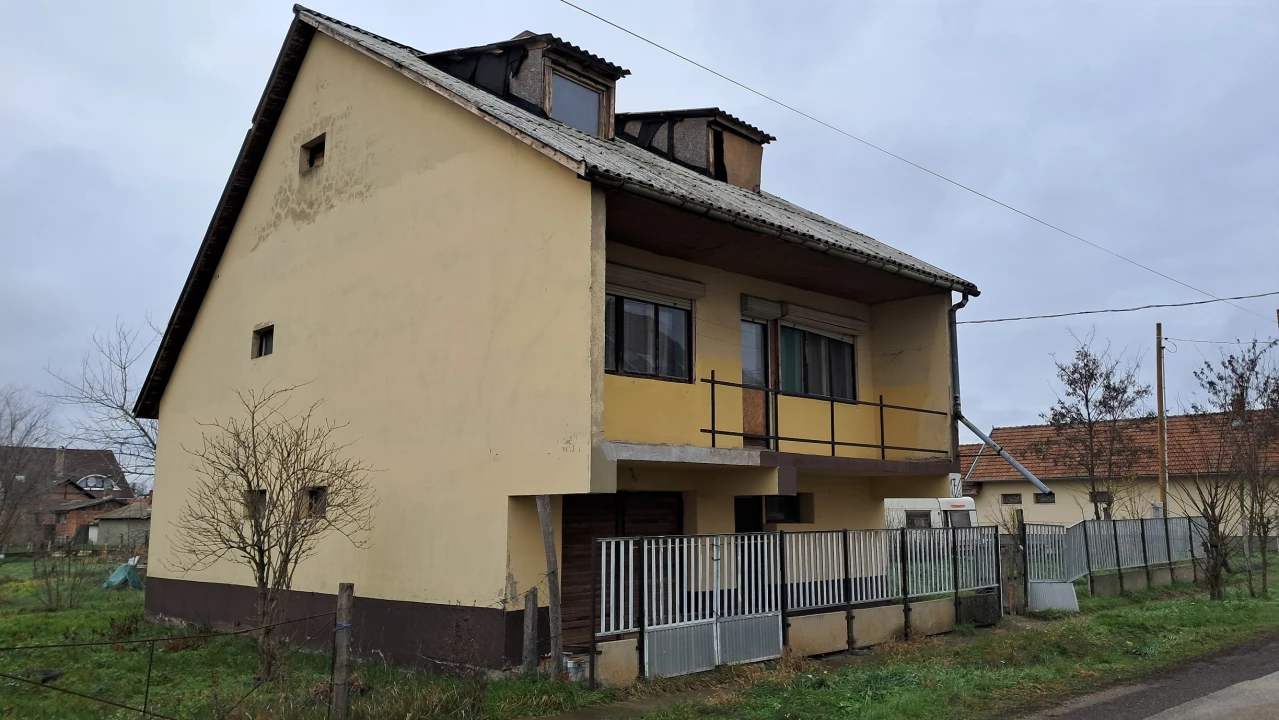 For sale house, Tiszatenyő