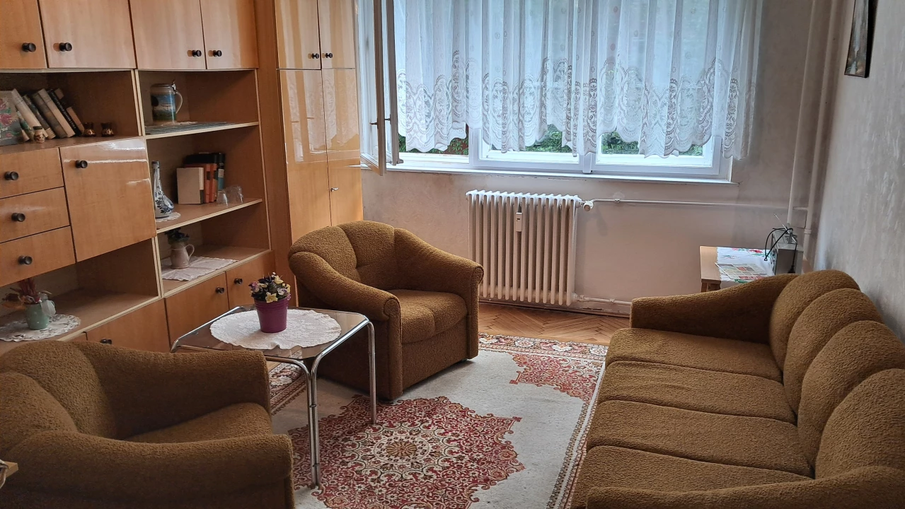 Kiadó téglalakás, Szolnok