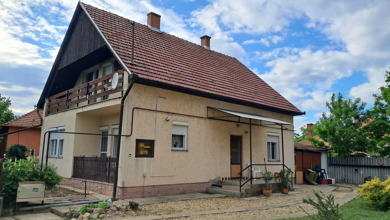 Eladó családi ház, Tiszaföldvár