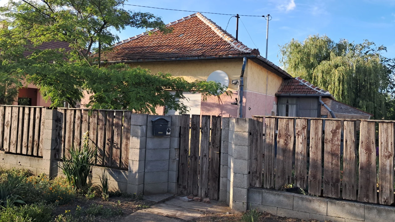 Eladó családi ház, Tiszatenyő