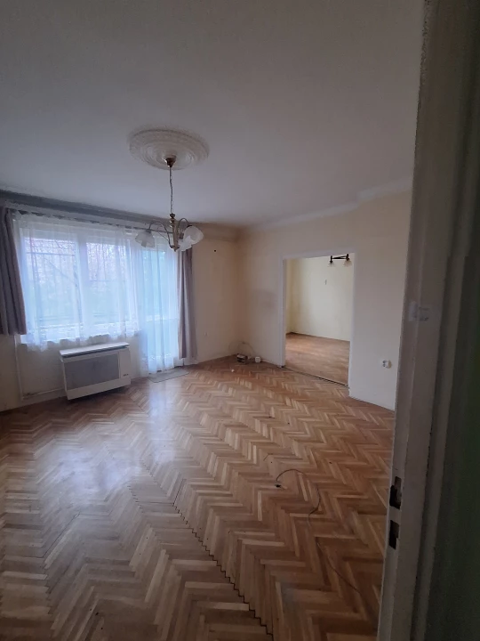 Eladó téglalakás, Szolnok