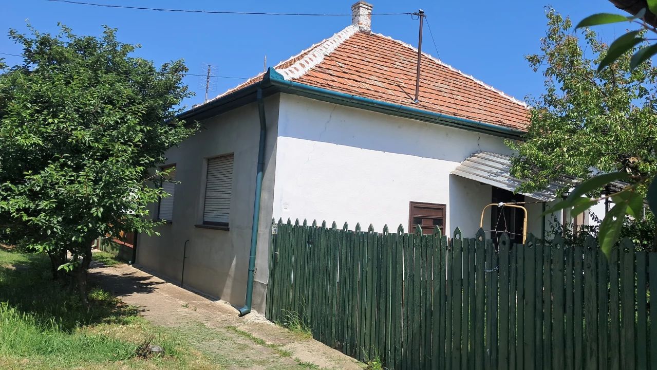 Eladó családi ház, Tiszatenyő