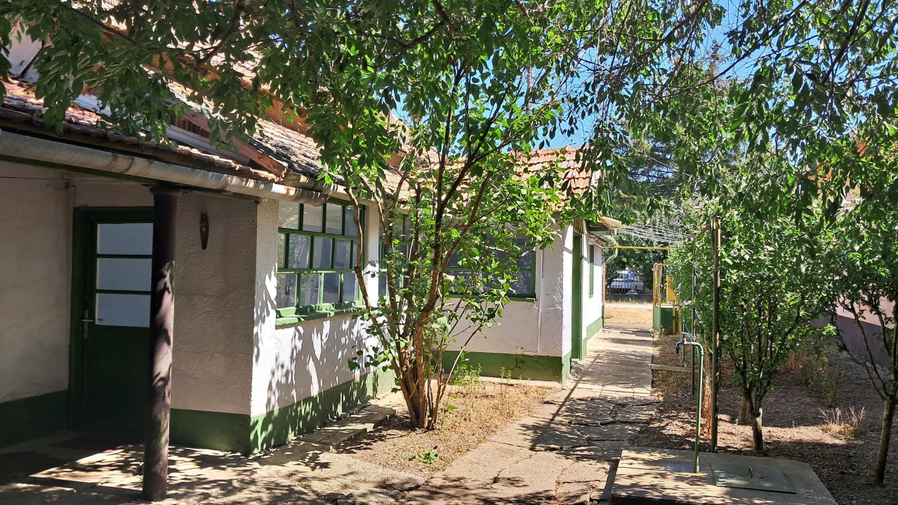 Eladó családi ház, Tiszatenyő