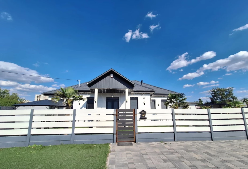 Eladó családi ház, Szolnok