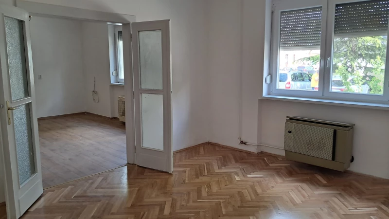 Eladó téglalakás, Szolnok