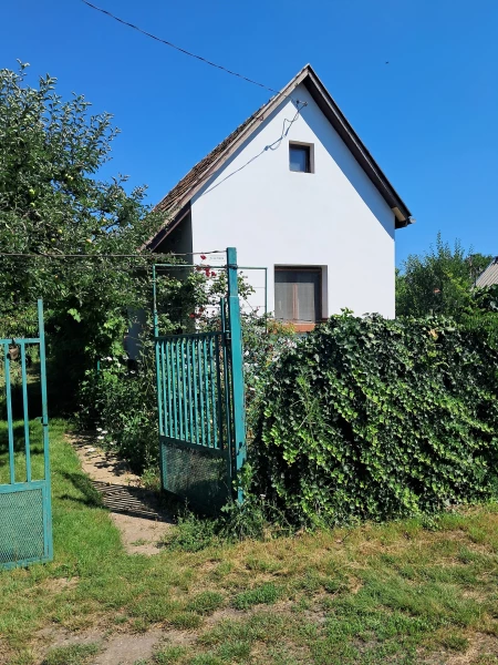 Eladó hétvégi ház, Törökszentmiklós