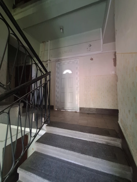 Eladó téglalakás, Szolnok