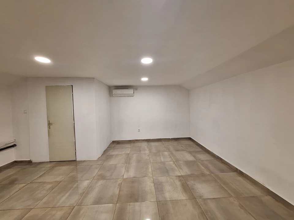 Eladó telephelyek, Szolnok