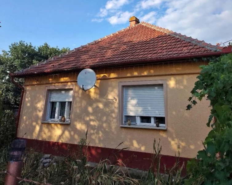 Eladó családi ház, Abony