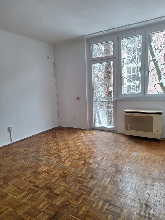 Kiadó téglalakás, Szolnok