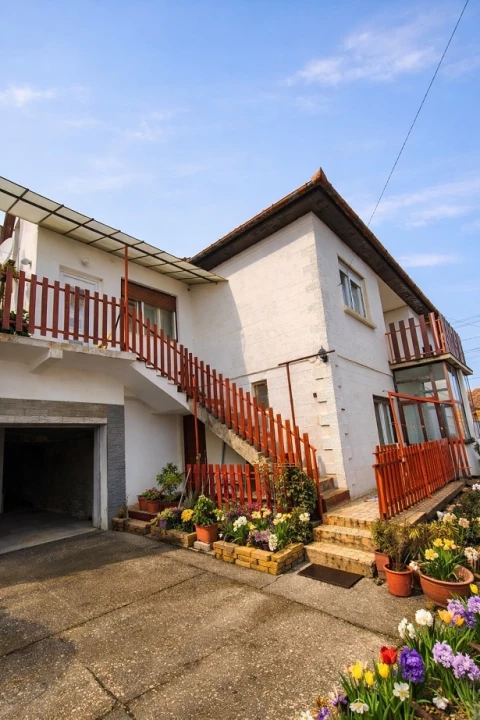 Eladó családi ház, Cegléd