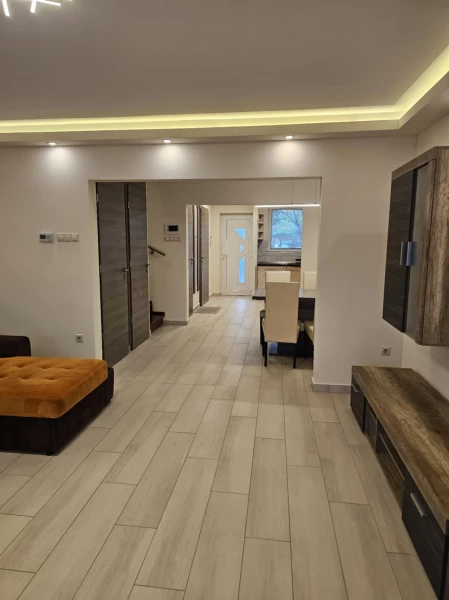 Kiadó sorház, Szolnok