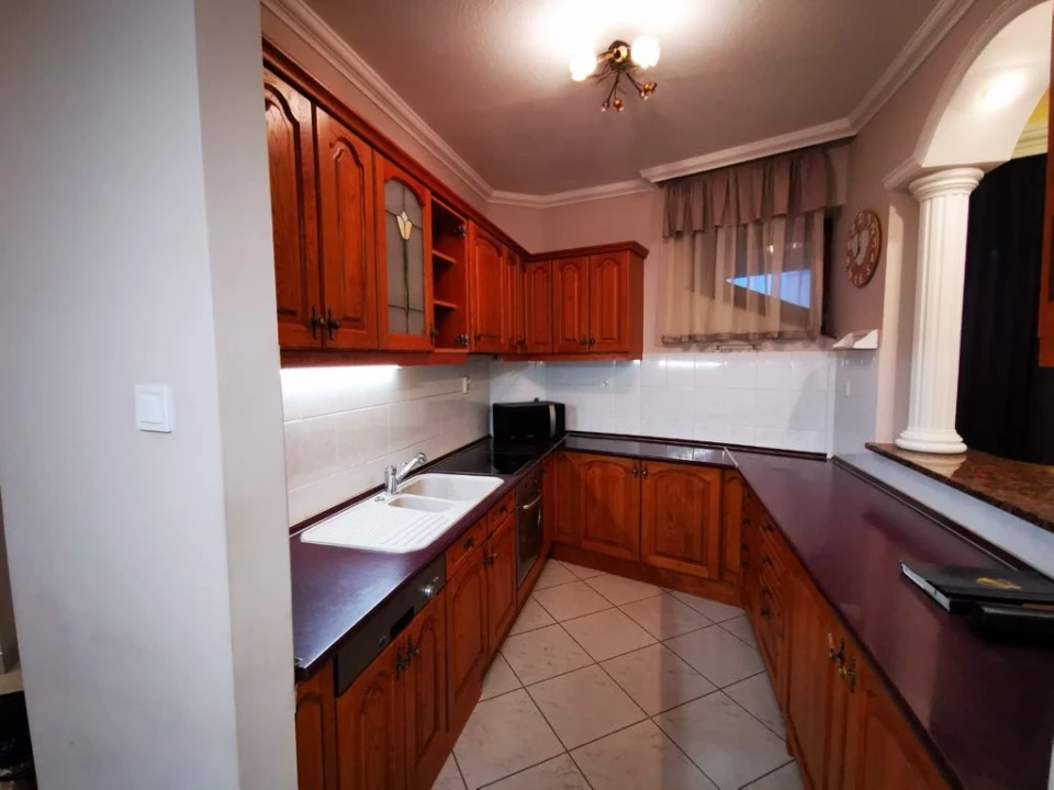 Kiadó téglalakás, Szolnok