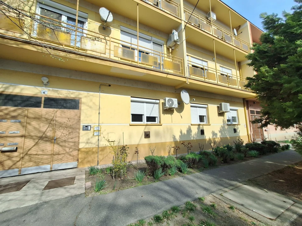 Kiadó téglalakás, Szolnok