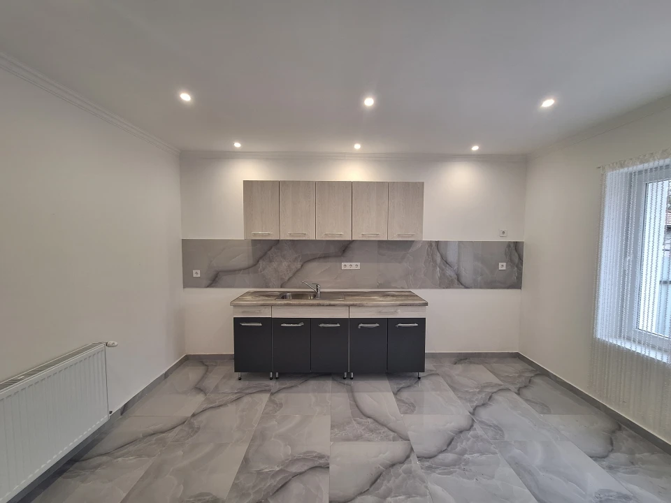 Eladó családi ház, Szolnok