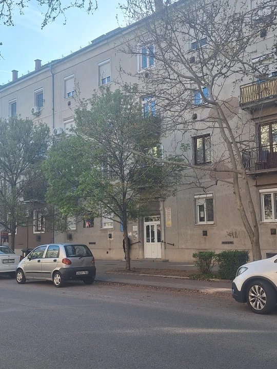 Eladó téglalakás, Szolnok