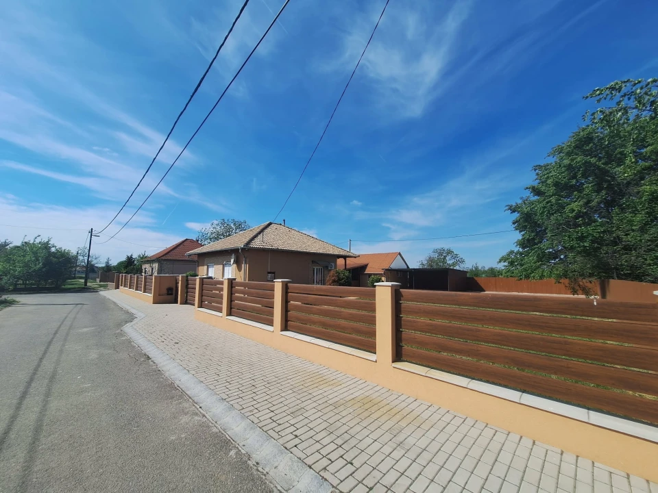 c3-1-name c2-1-name, Szolnok