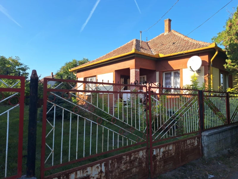 Eladó családi ház, Alattyán