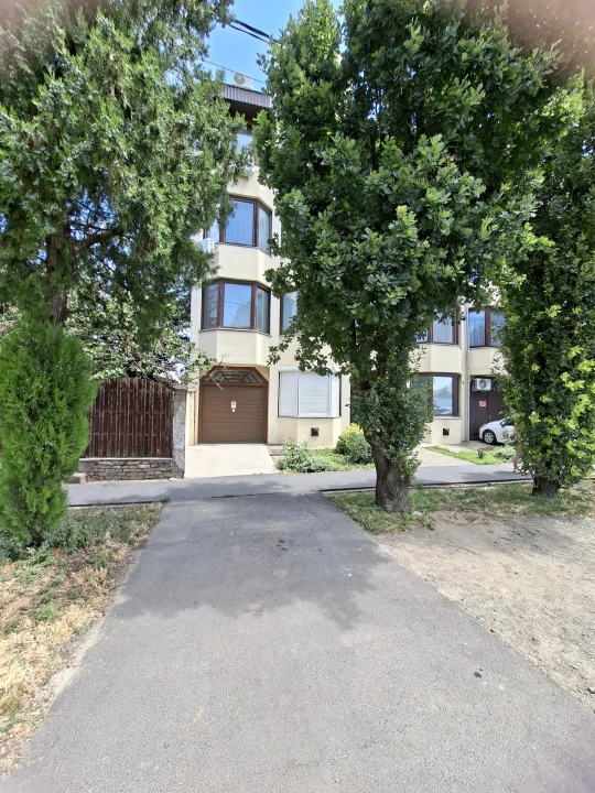 Eladó téglalakás, Szolnok