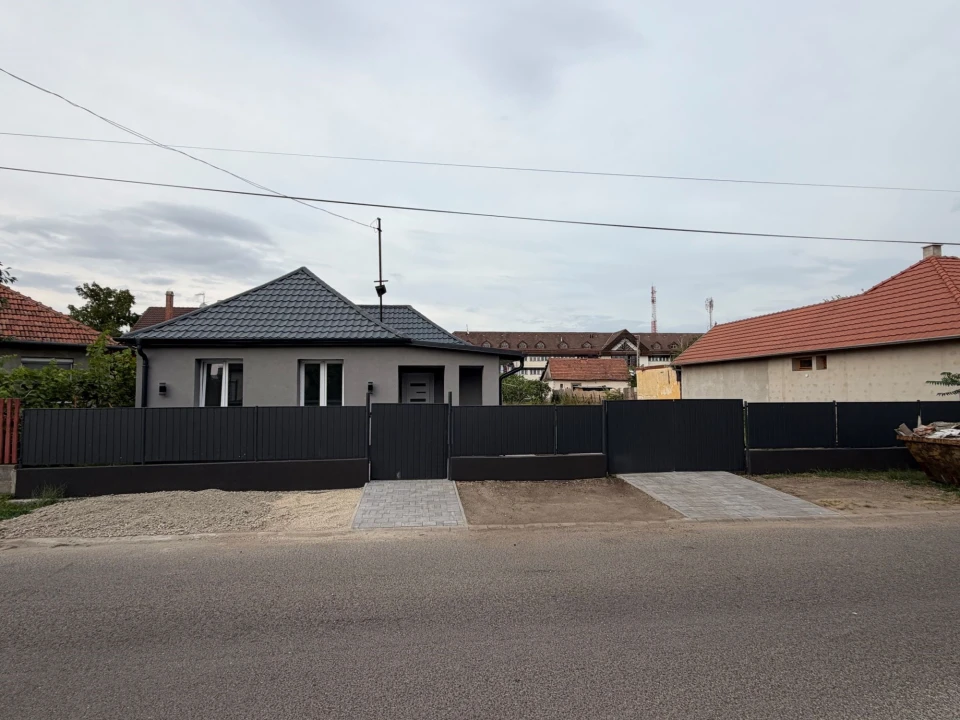 Eladó családi ház, Szolnok