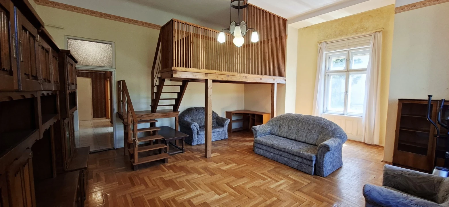 Eladó téglalakás, Szolnok