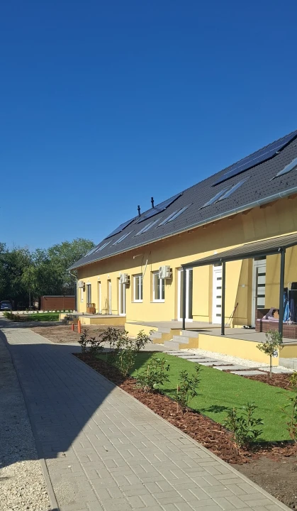 Eladó sorház, Szolnok
