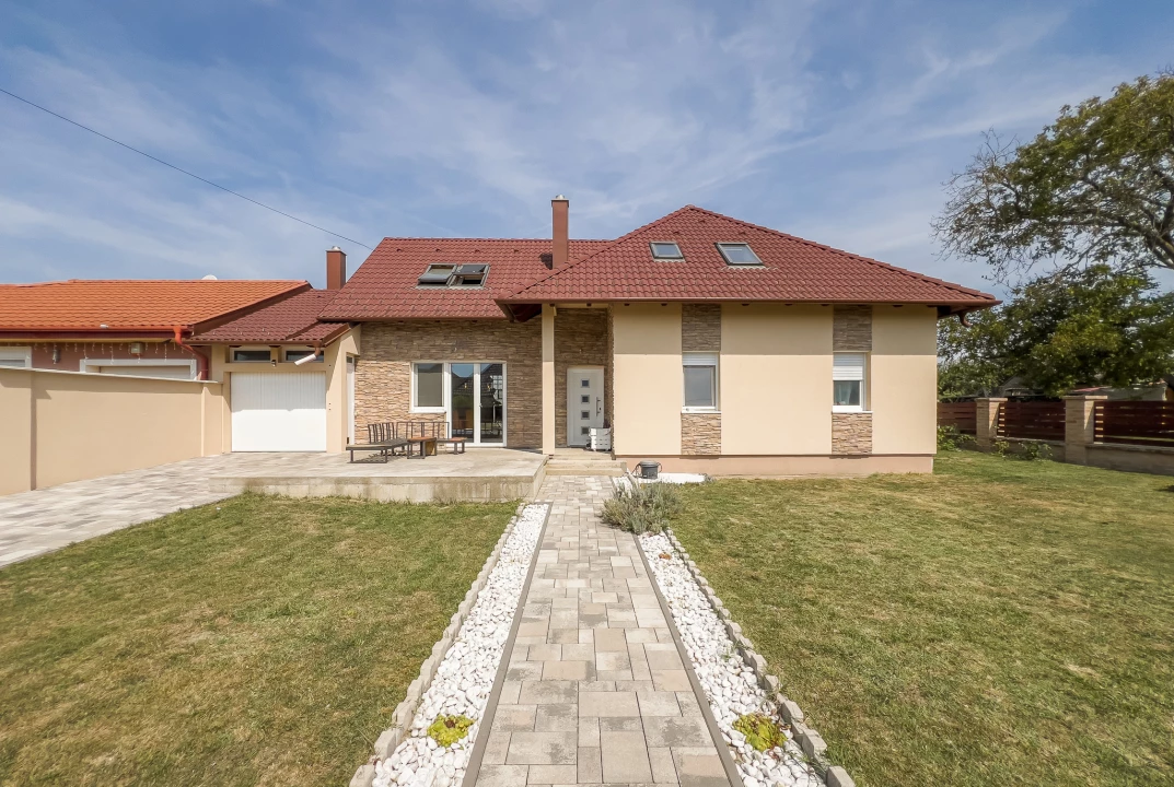 For sale house, Feketeerdő