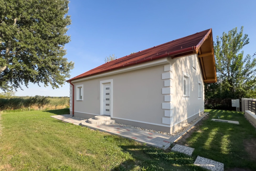 Eladó üdülő, nyaraló, Lipót