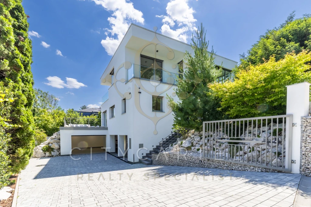 Örökpanorámás, frissen elkészült luxusvilla Budaliget legcsendesebb részén