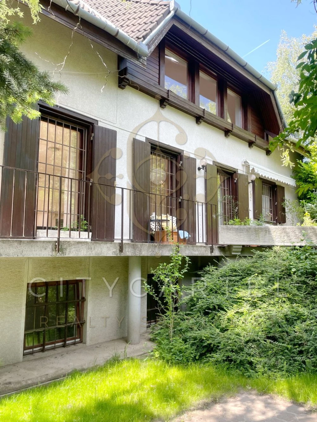 Vadaspark közelében, Budakeszin 350m2-es, 8 szobás ház KIADÓ