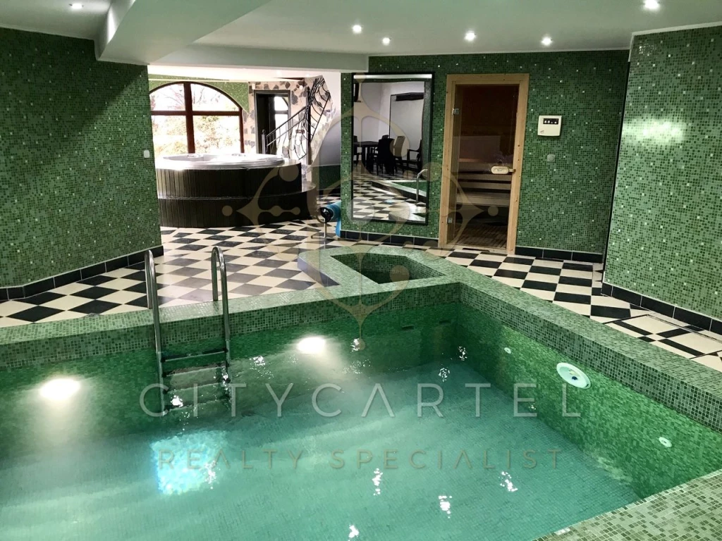 Energiatakarékos nagypolgári luxusvilla lenyűgöző panorámával egy exkluzív villaparkban eladó!