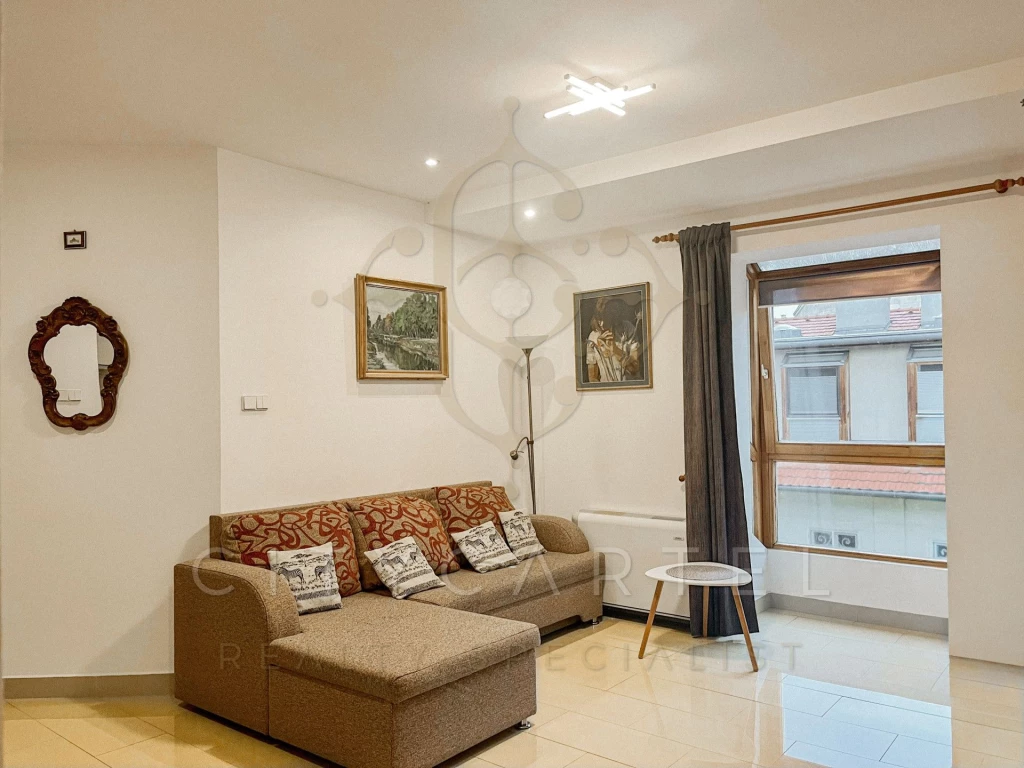 Kiadó téglalakás, Budapest VI. kerület, Deák tér közelében