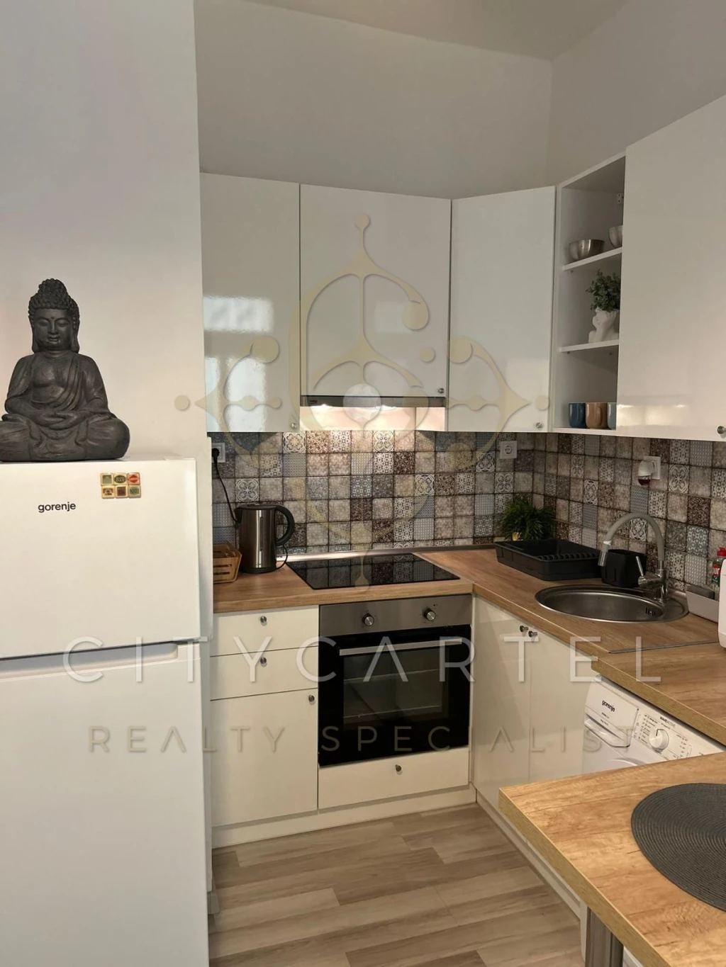 VI. kerületben, 38 nm-es, 1+1 szobás BERENDEZETT lakás kiadó