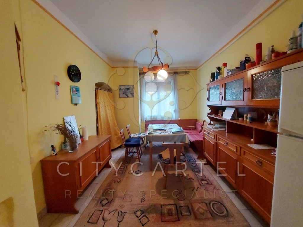 Dunaföldvár patinás utcájában családi ház eladó!