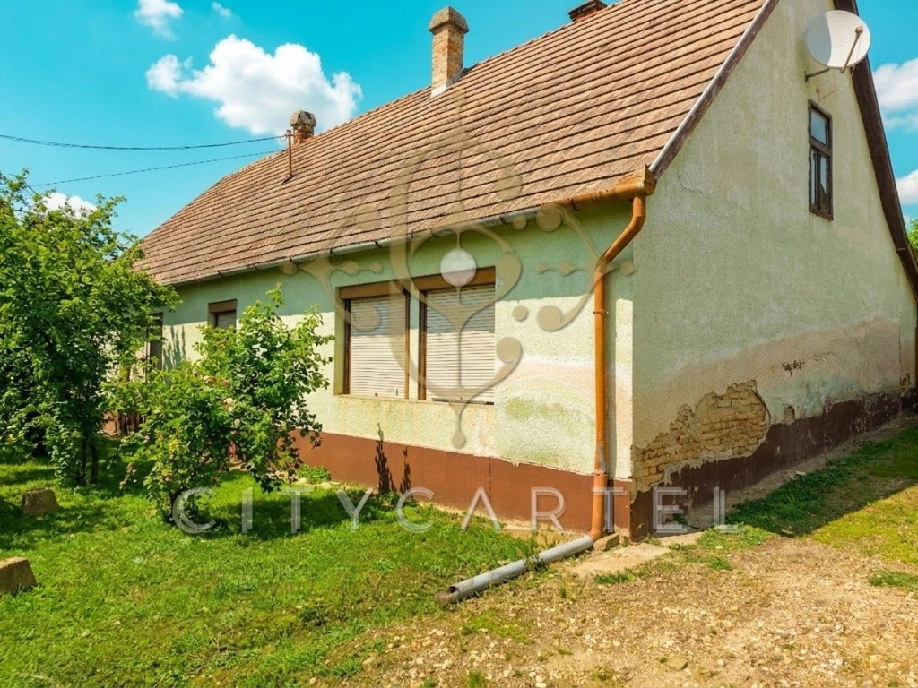 Dunaföldvár patinás utcájában családi ház eladó!