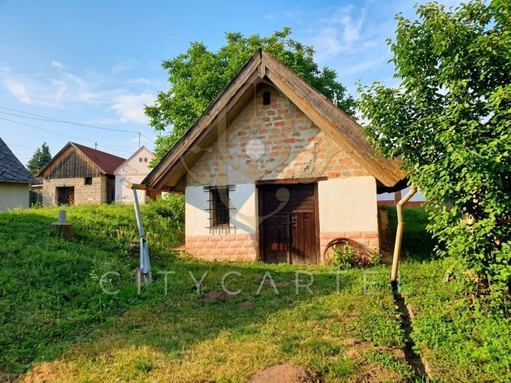 Présház pincével eladó Dunaföldváron!