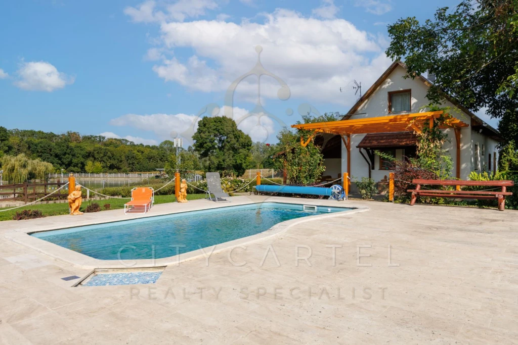 Eladó villa, kastély, Jásztelek