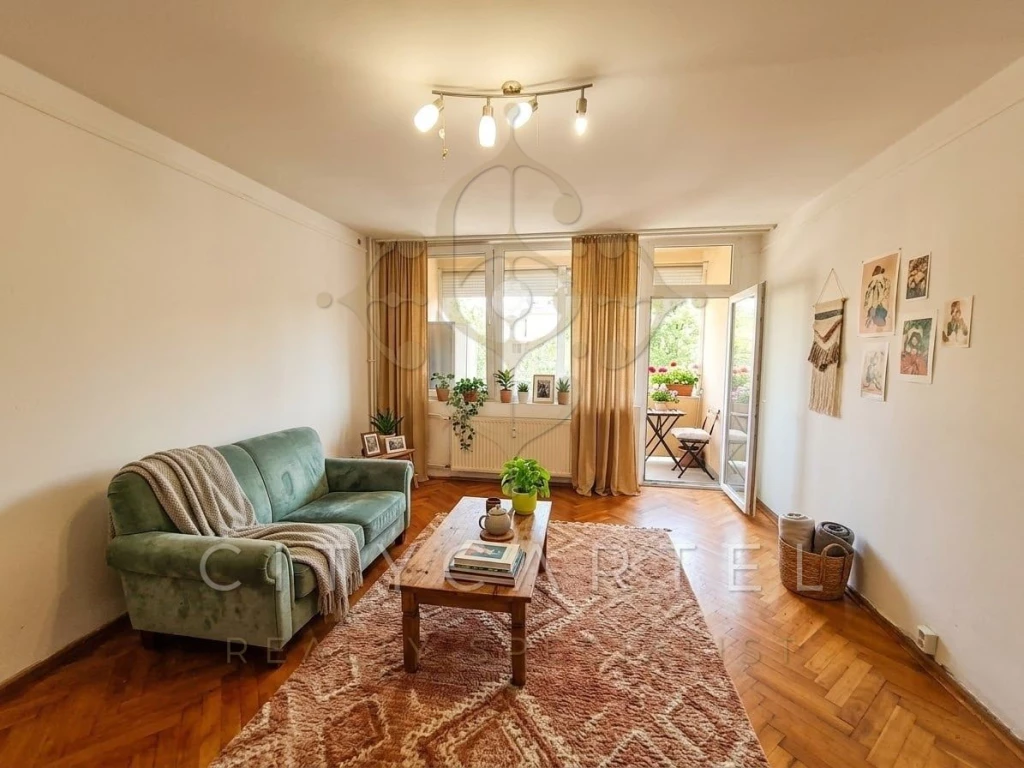 Felújított, erkélyes, földszinti lakás eladó Dunaföldváron!