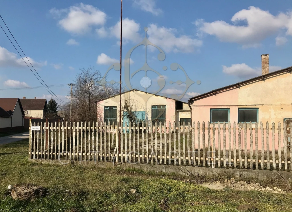 Dunaföldváron belterületi iparcsarnok eladó!